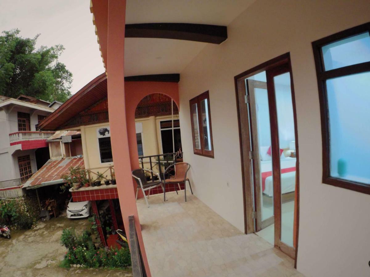 Sulawesi Castle Hotel Rantepao Exterior photo